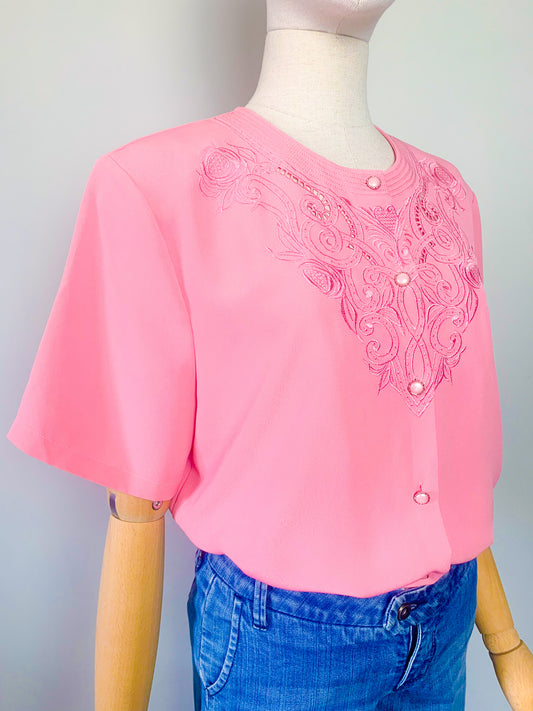 Blouse manches courtes brodée rose vintage