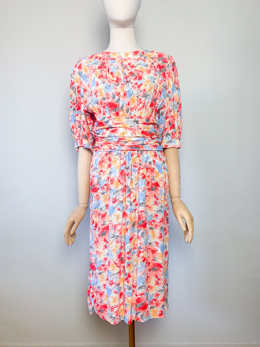 Robe midi fluide à plis imprimés fleurs vintage