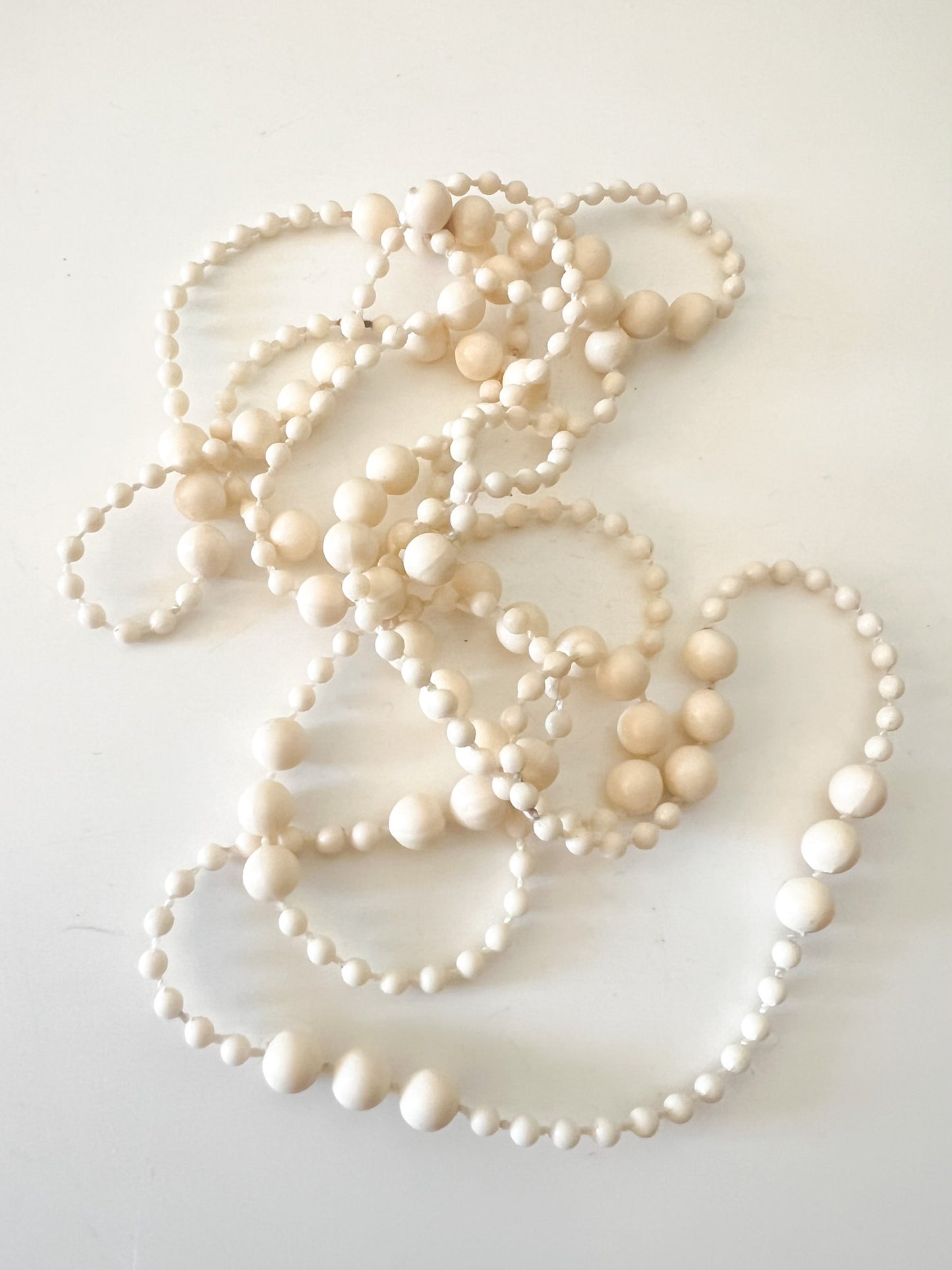 Collier Sautoir Long Vintage Années 70 - Perles Crème & Ivoire - Look Gatsby_ Exemplaire n°1