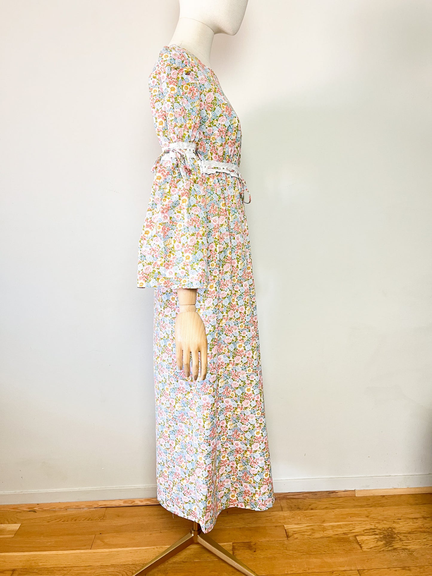 Robe Longue Vintage Années 70 Romantique - Coupe Empire & Dentelle - Fleurs Pastel - T. 36