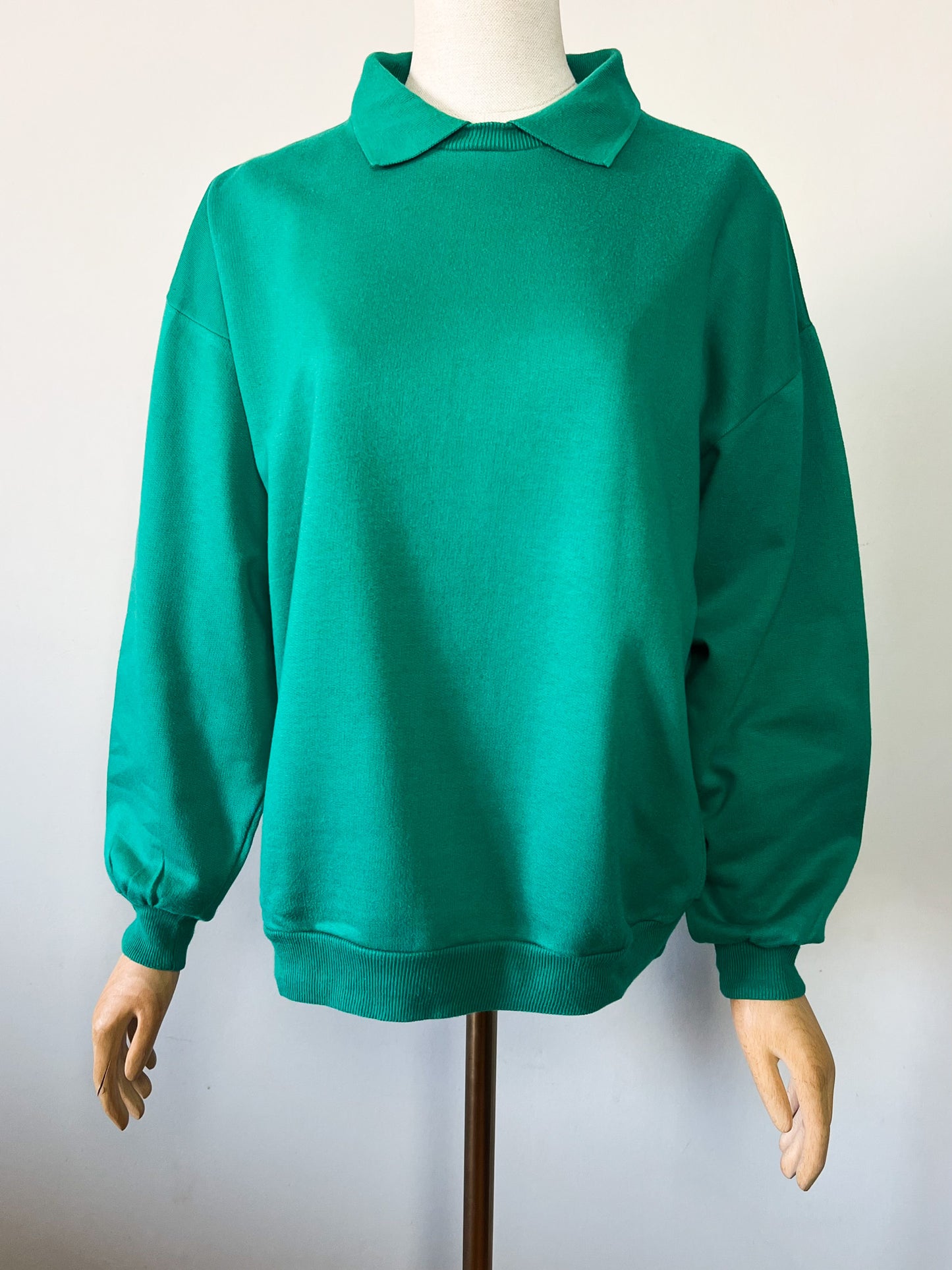 Sweatshirt Vintage Années 80 90 Unisexe Vert Gazon - Coupe Oversize - Petit Col - T. M/L