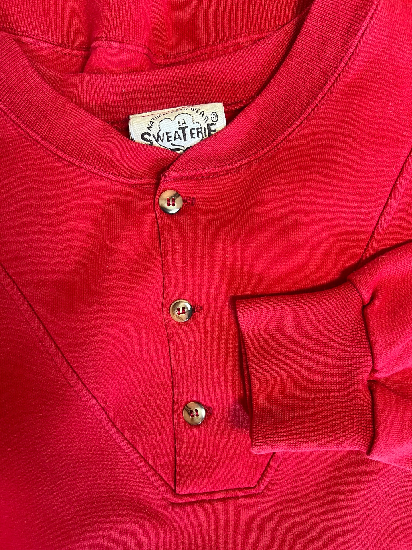 Sweatshirt Vintage Années 90 Unisexe - Rouge - Col Tunisien Boutonné - La Sweaterie T. M
