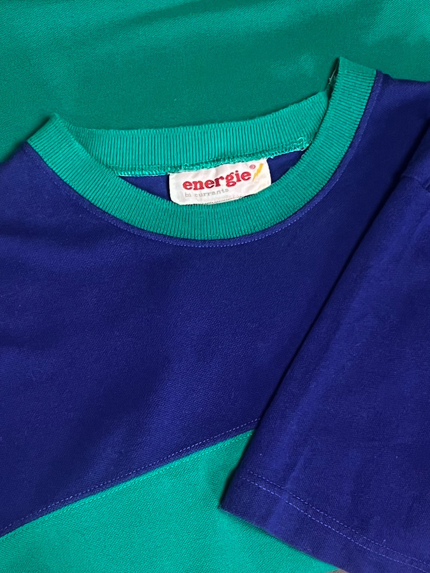 T-shirt Vintage Années 90 - Coton Piqué Rayé Bleu & Vert - Coupe Ample – Energie - Unisexe T. M/L