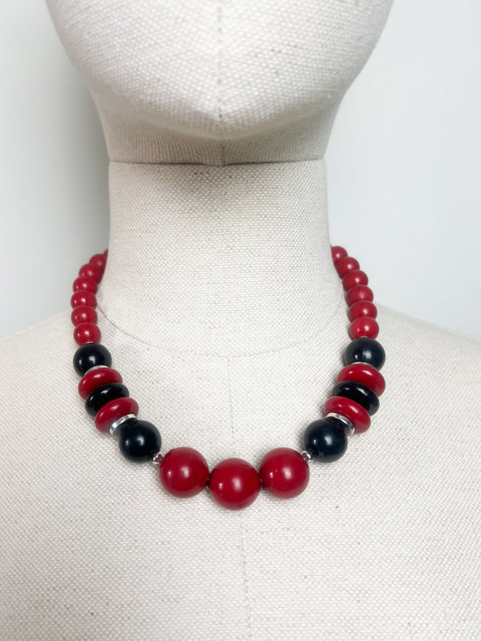 Collier Rétro Perles Rouges, Noires et Argentées - Design Géométrique - Longueur 46 cm