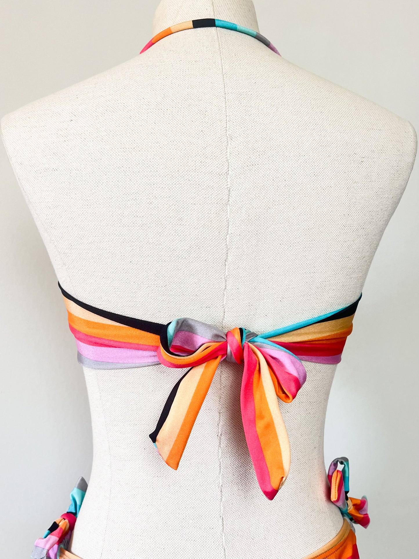 Maillot de Bain 2 Pièces - Imprimé Rayures Multicolores - Bandeau & Nœuds - Dag Adom - T. M (38)