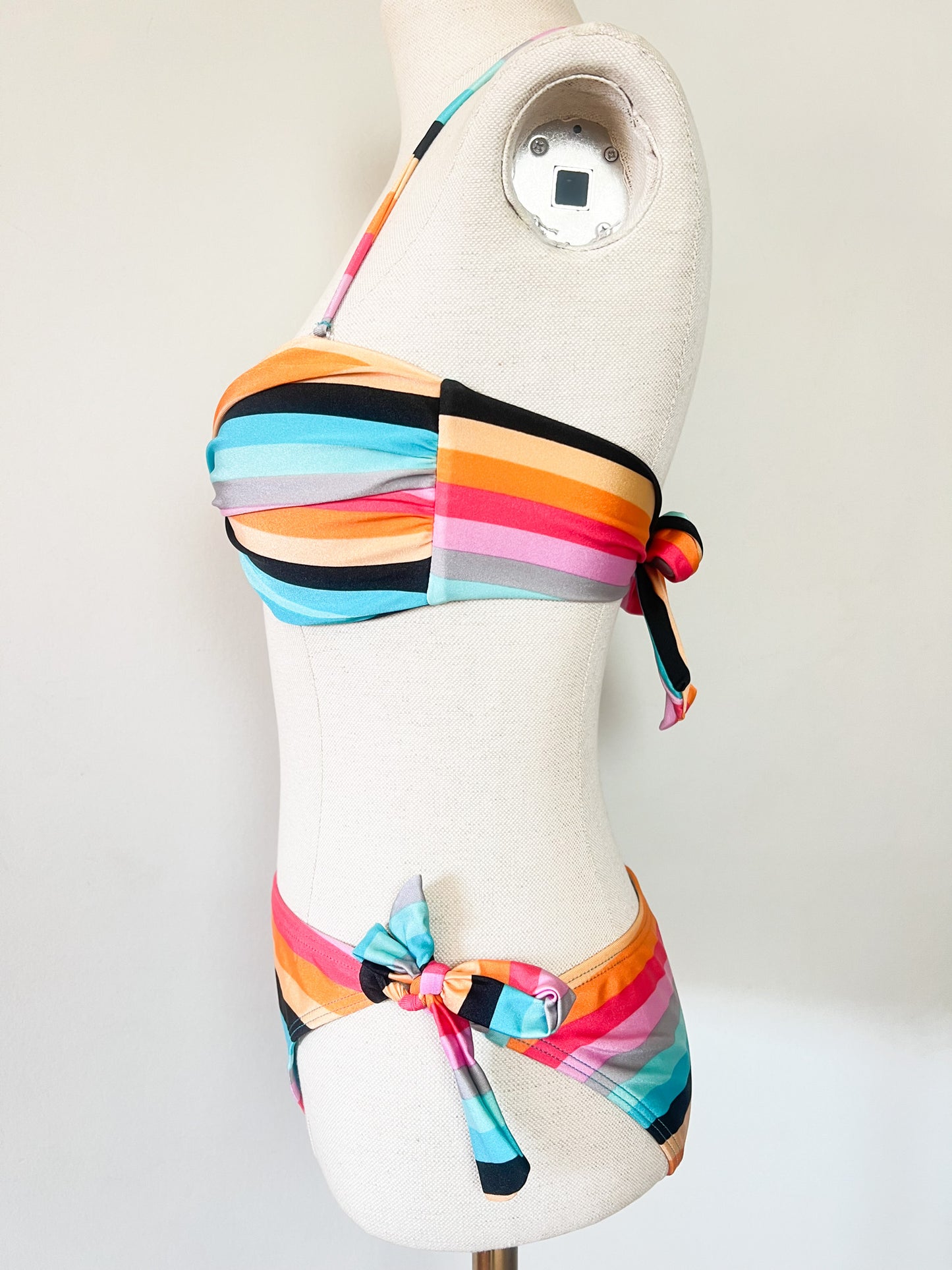 Maillot de Bain 2 Pièces - Imprimé Rayures Multicolores - Bandeau & Nœuds - Dag Adom - T. M (38)