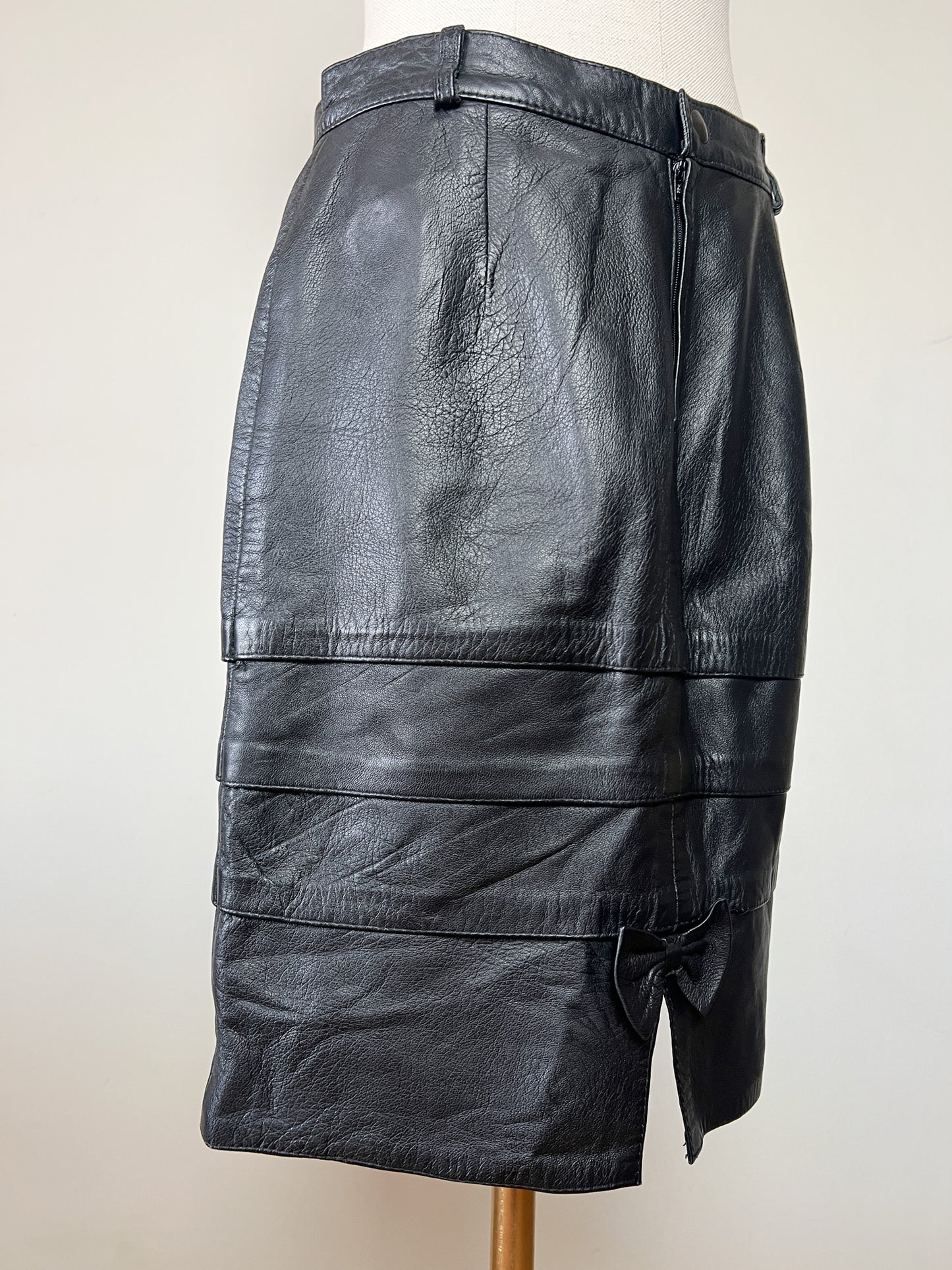 Jupe Courte Cuir Véritable Noir - Détail Nœud Structuré - T. M (38) - Artisanat Italien