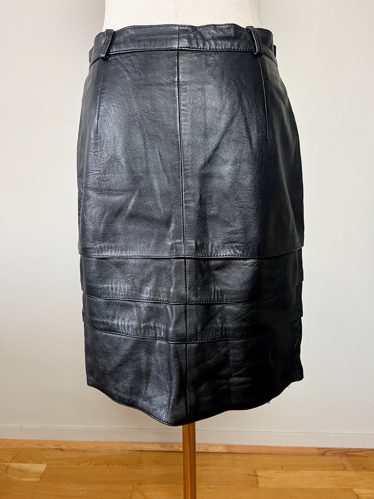 Jupe Courte Cuir Véritable Noir - Détail Nœud Structuré - T. M (38) - Artisanat Italien