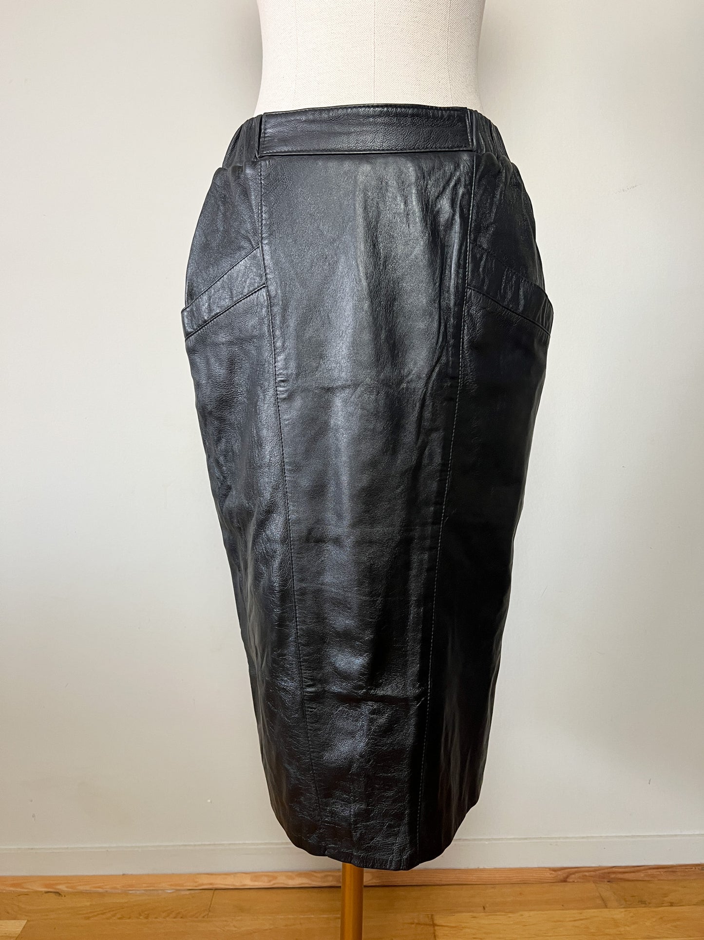 Jupe Crayon Vintage en Cuir Noir - Empiècements Structurants & Poches - T. S/M (36/38)