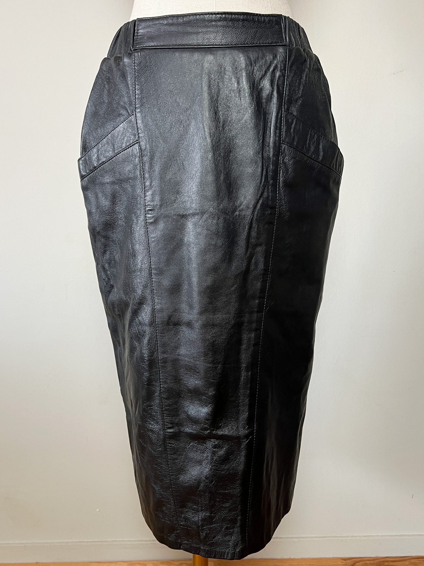 Jupe Crayon Vintage en Cuir Noir - Empiècements Structurants & Poches - T. S/M (36/38)