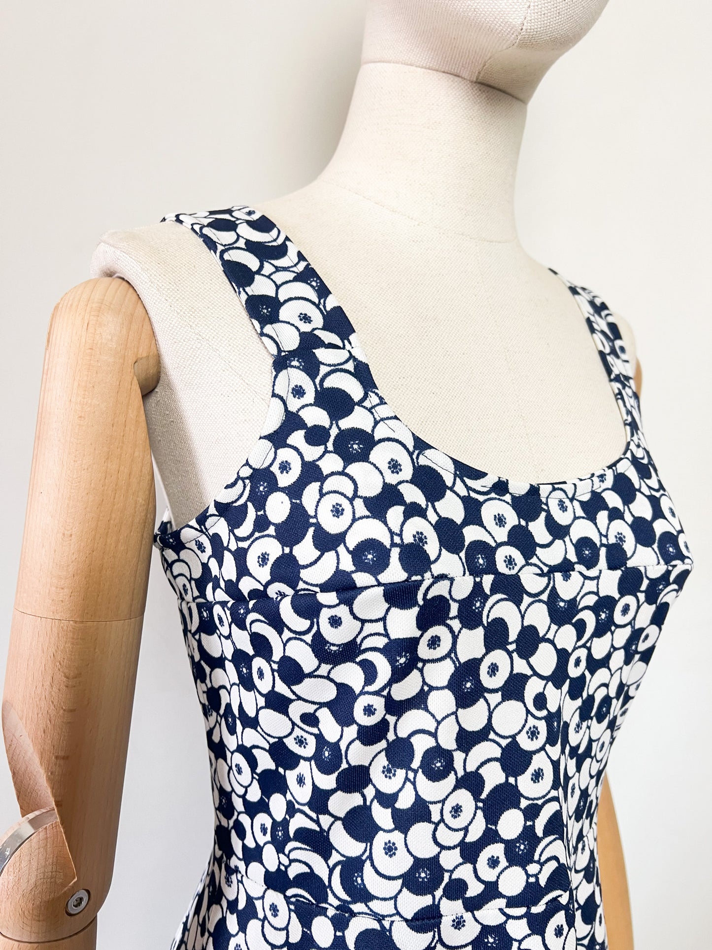 Robe Vintage Années 60/70 - Imprimé Graphique Marine & Crème - Coupe Trapèze - T.36