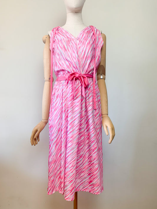 Robe midi fluide sans manche rayée rose et grise vintage