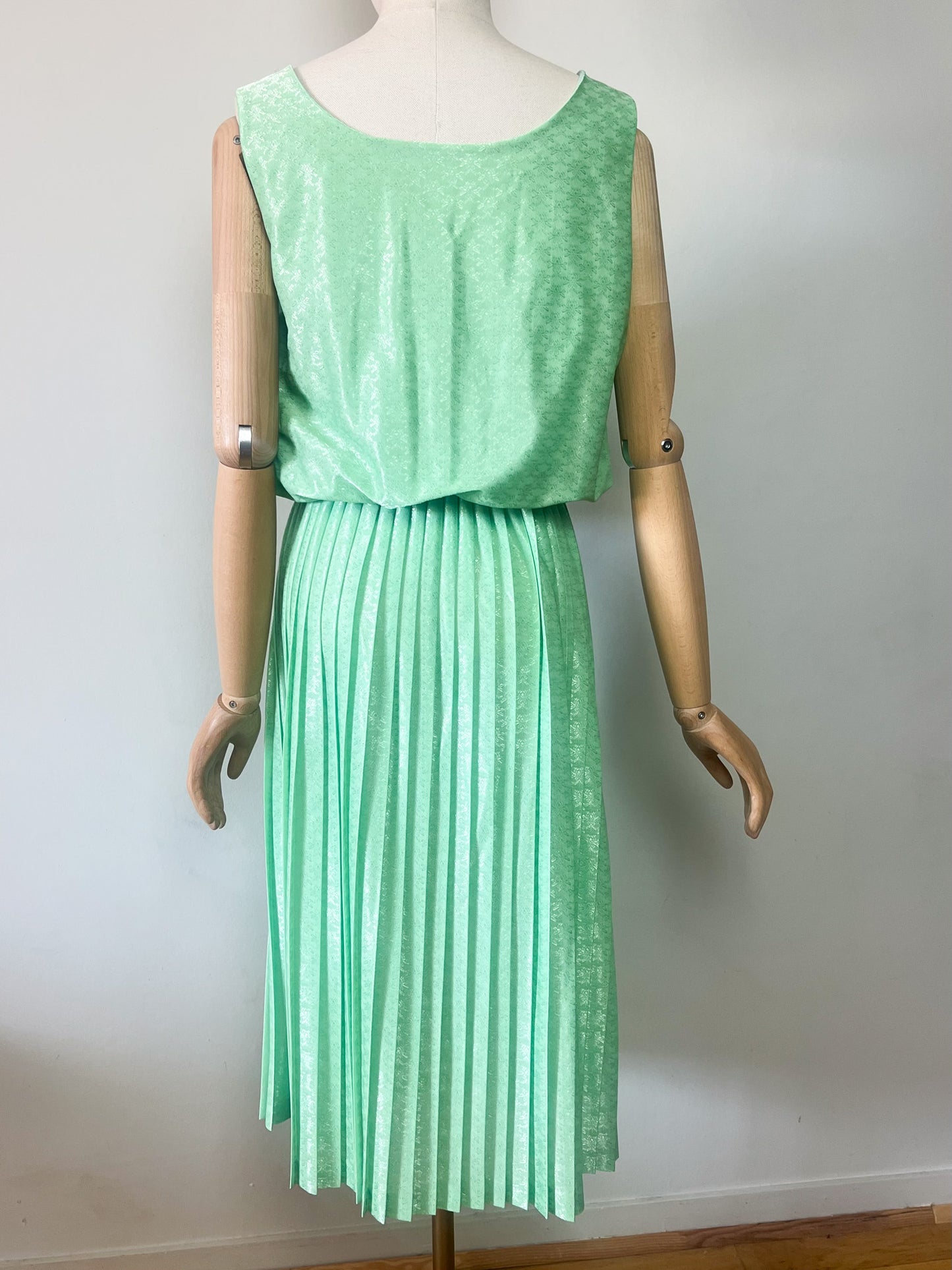 Robe Midi Vintage Années 80 Vert Menthe - Tissu Damassé Satiné - Plissé Soleil - T. 40/44