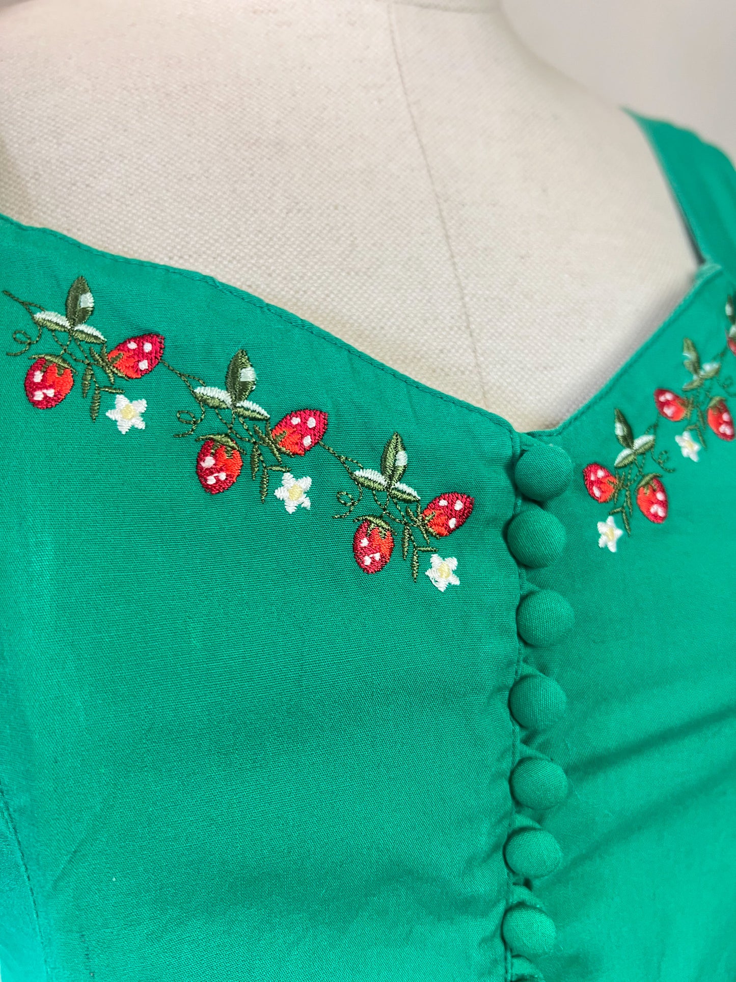 Robe Vintage Années 80 90 - Vert & Broderies Fraises - Coupe Bustier Smockée - 100% Coton - René Derhy - T. S