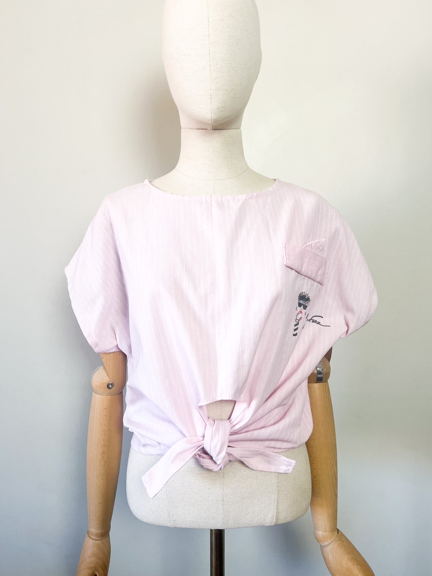 Blouse Cropped Vintage Années 80 Rose à Rayures– Nœud Devant – Jean Feez – T36 à 40
