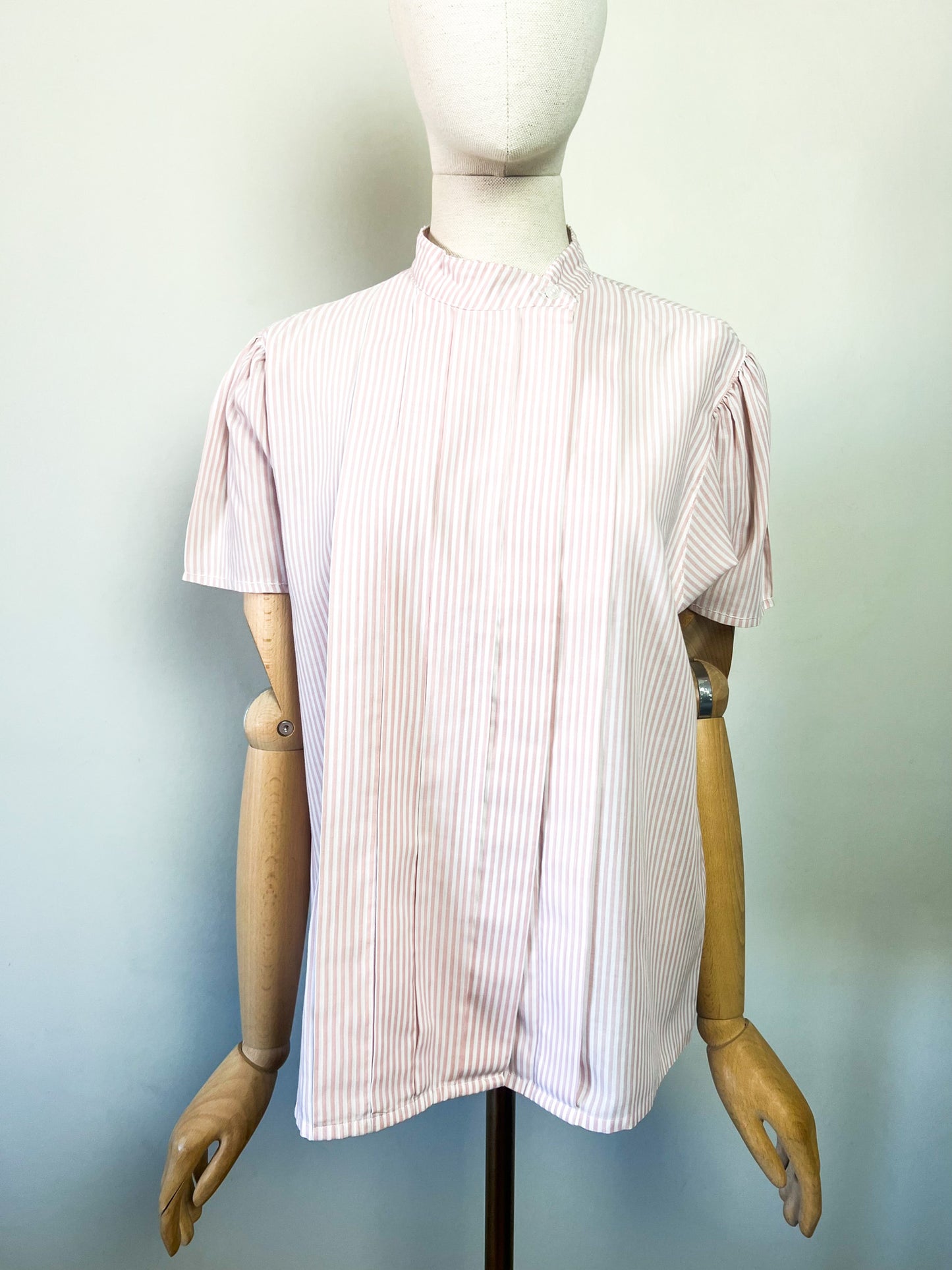Chemise Manches courtes Vintage Années 80 Rayures Rose & Blanche – Col Montant – Betty Barclay – Taille 38/40