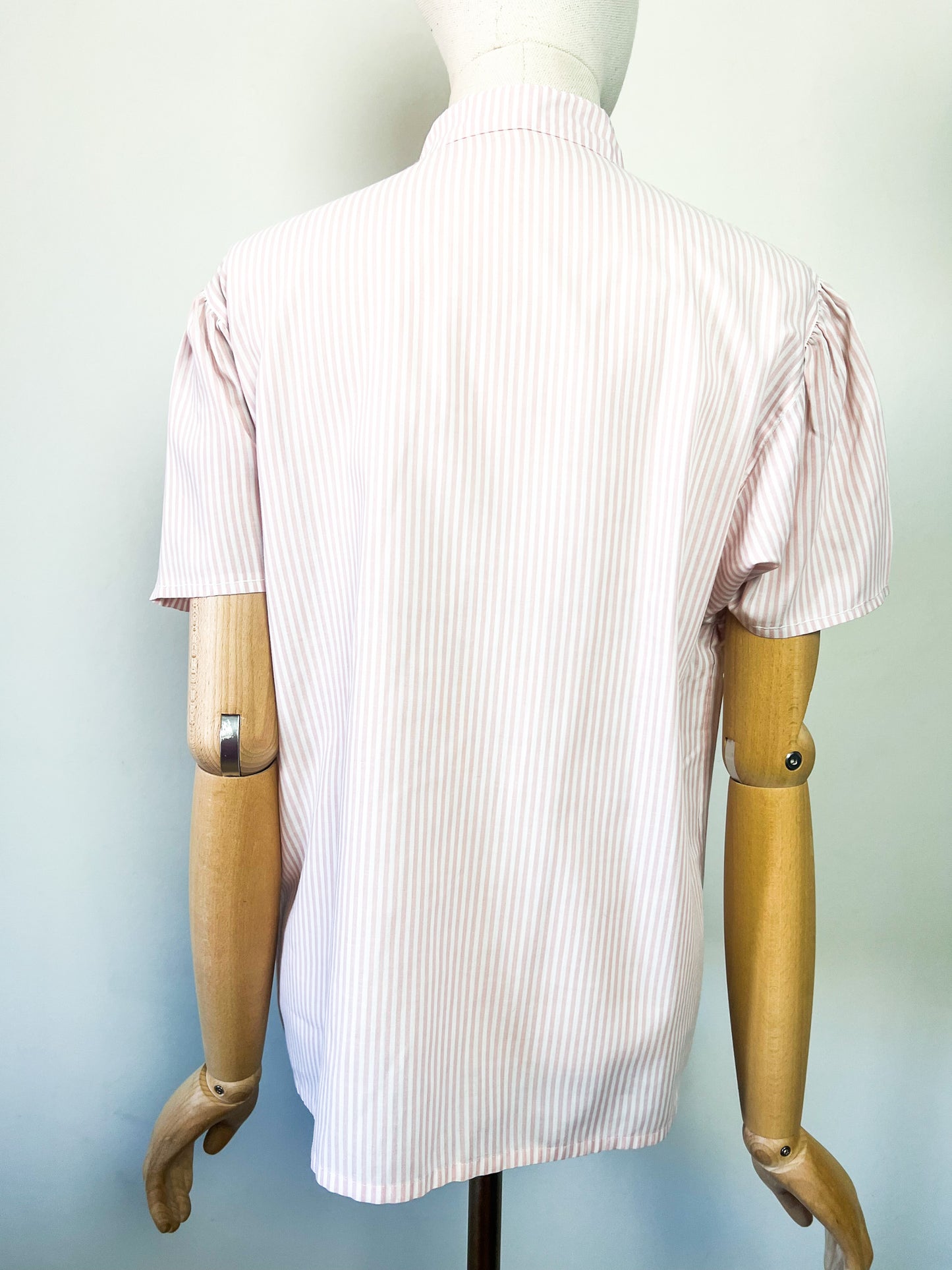 Chemise Manches courtes Vintage Années 80 Rayures Rose & Blanche – Col Montant – Betty Barclay – Taille 38/40
