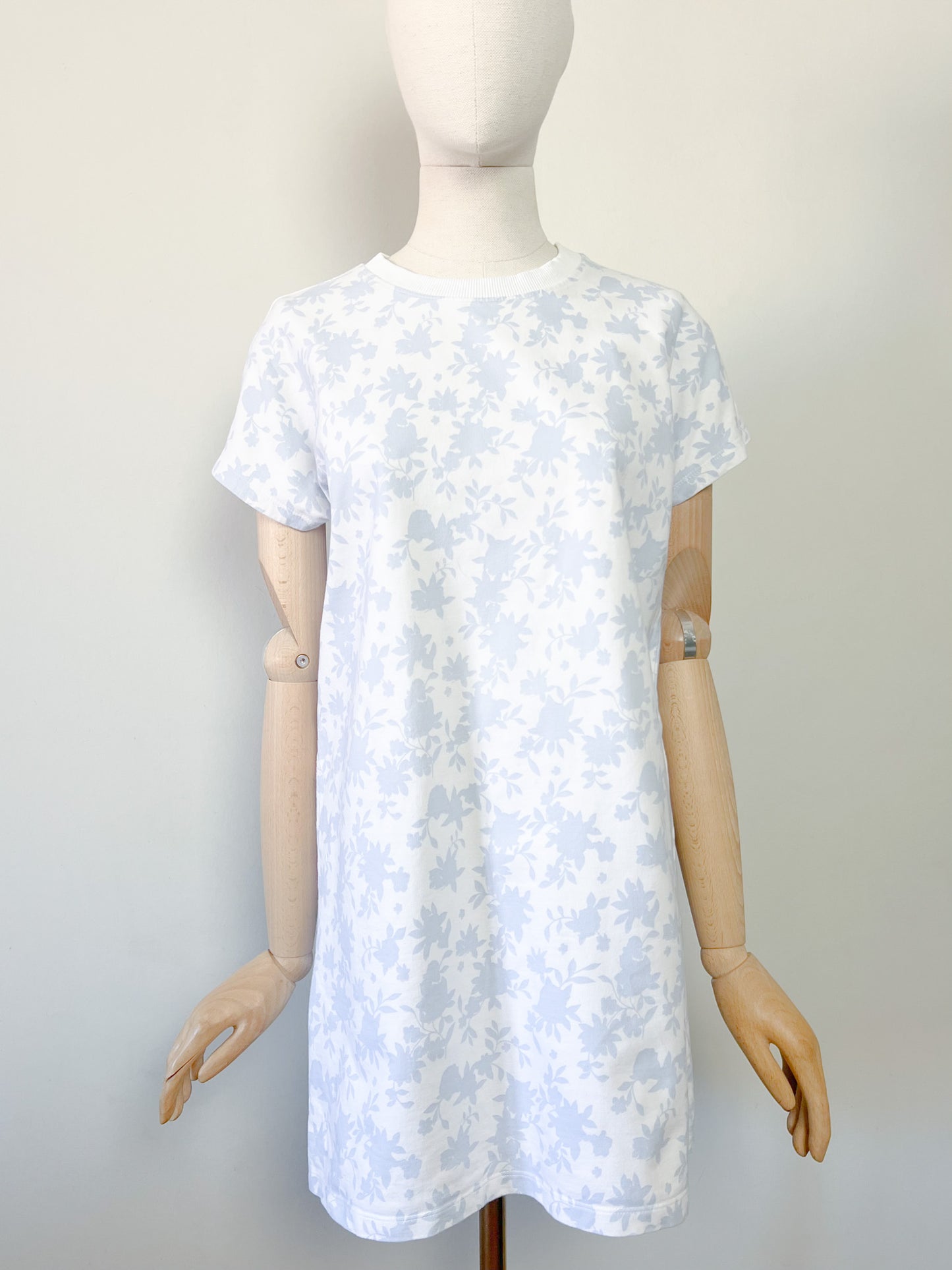 Robe T-shirt Vintage YTK Imprimé Floral Bleu & Blanc – 100% Coton – Benetton– Taille S/M