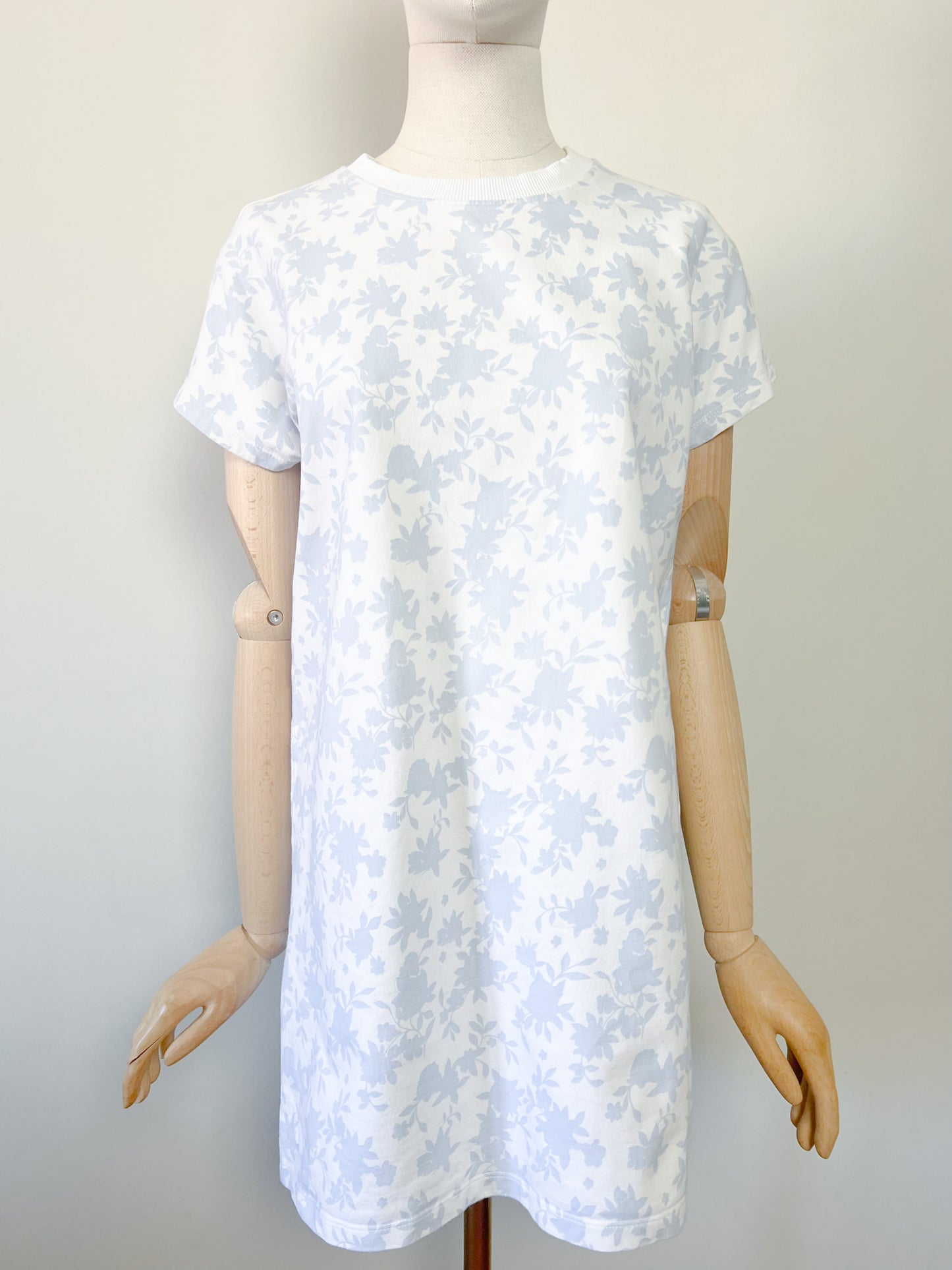 Robe T-shirt Vintage YTK Imprimé Floral Bleu & Blanc – 100% Coton – Benetton– Taille S/M