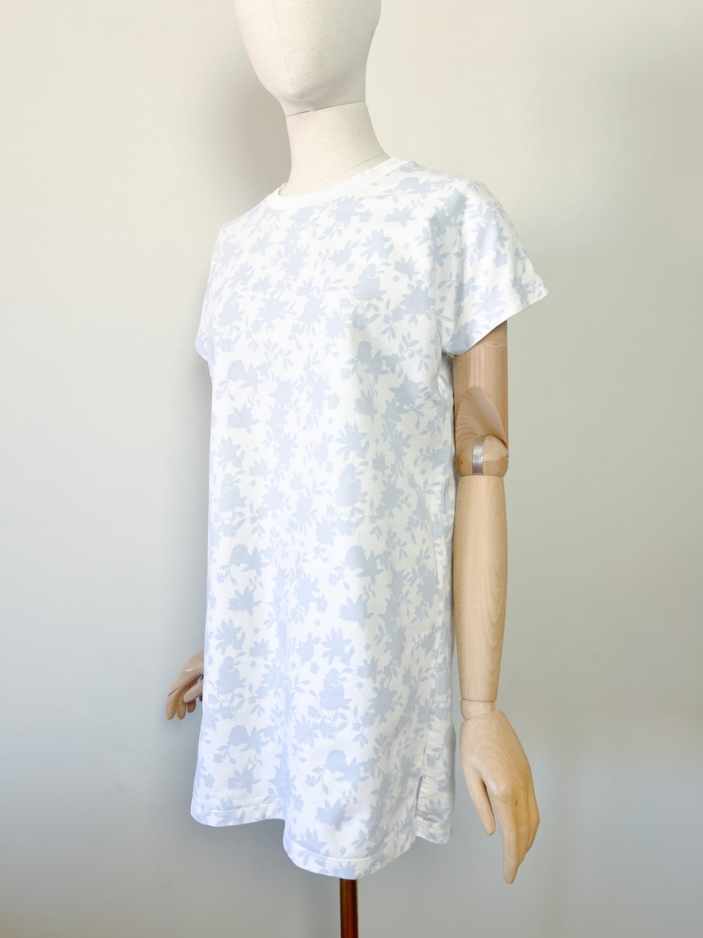 Robe T-shirt Vintage YTK Imprimé Floral Bleu & Blanc – 100% Coton – Benetton– Taille S/M