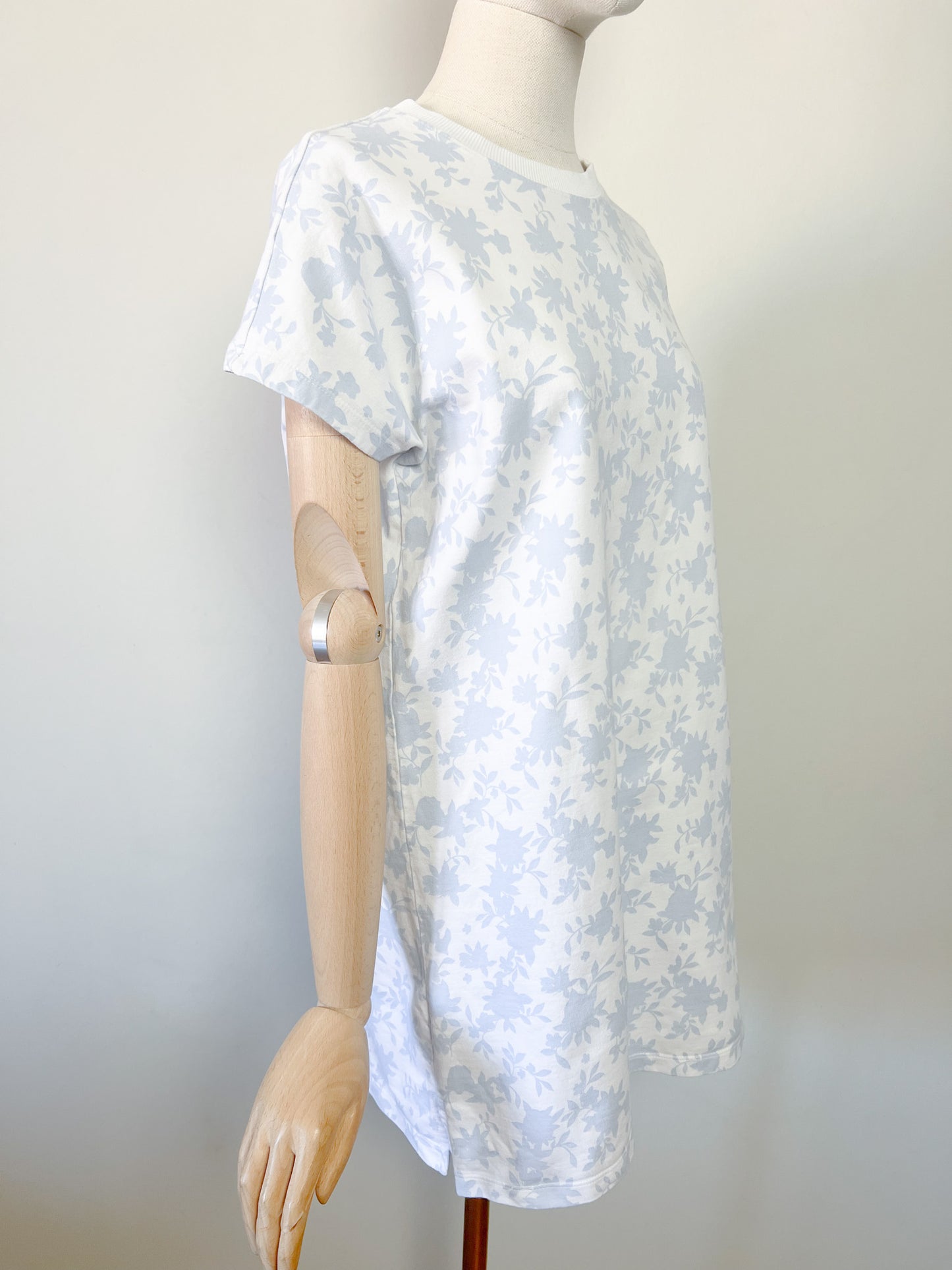 Robe T-shirt Vintage YTK Imprimé Floral Bleu & Blanc – 100% Coton – Benetton– Taille S/M