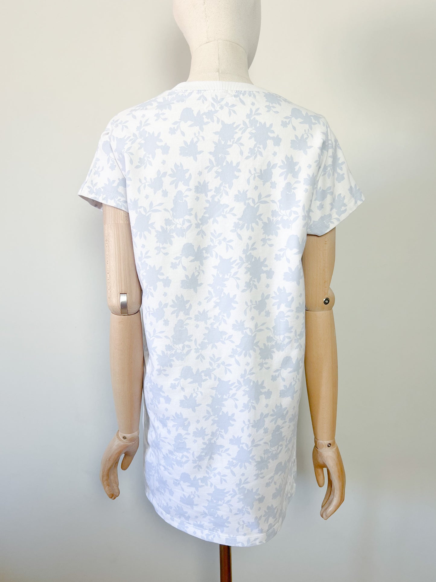 Robe T-shirt Vintage YTK Imprimé Floral Bleu & Blanc – 100% Coton – Benetton– Taille S/M