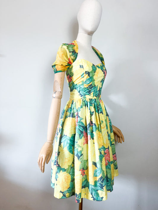 Robe Vintage Années 80 90 Fleurie – Bustier Cœur & Dos Corset – Jupon Tulle – Taille 34/36