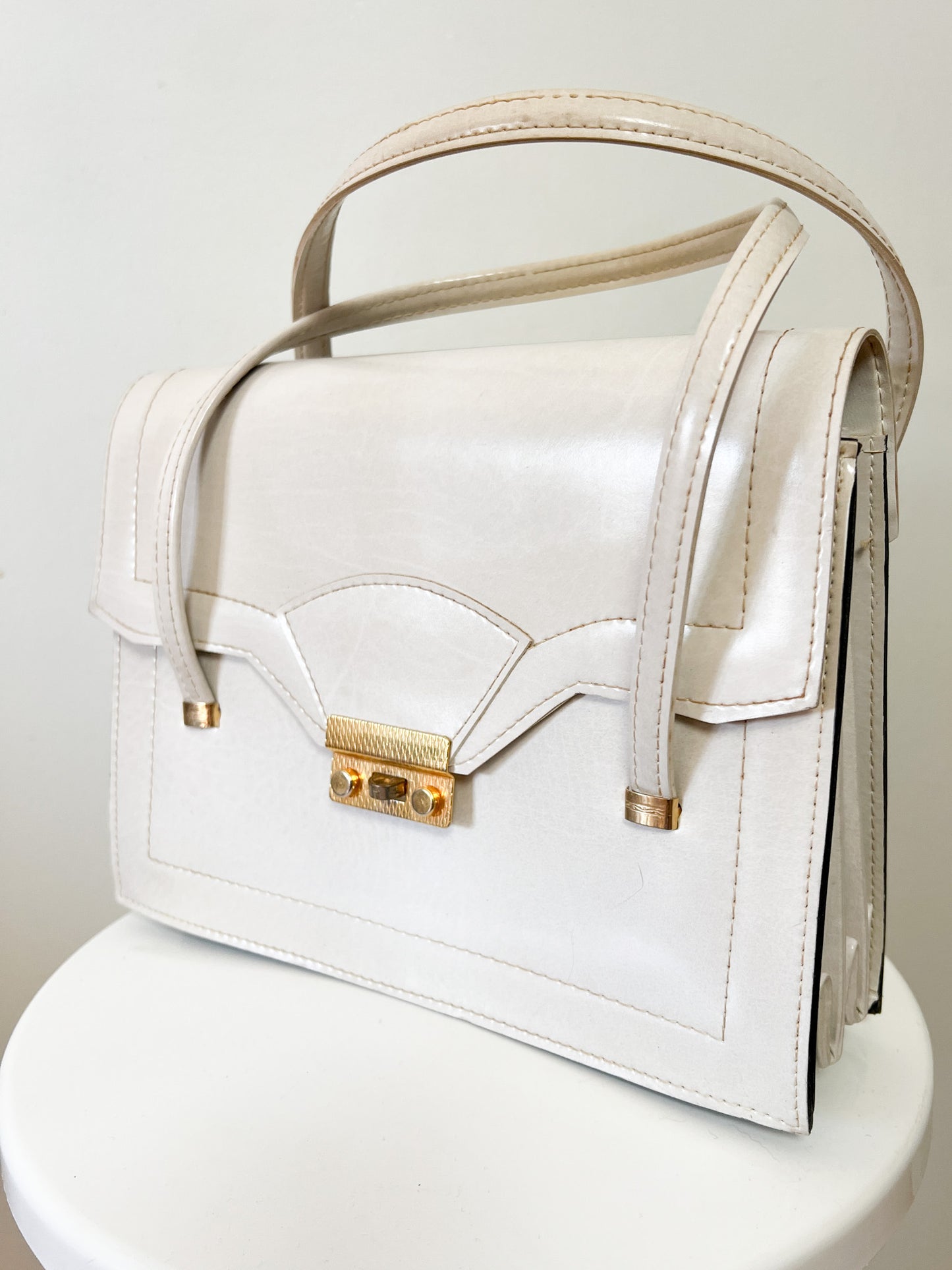 Sac Rigide Vintage Cuir Blanc Crème - 3 Soufflets Intérieurs - Fermoir Doré