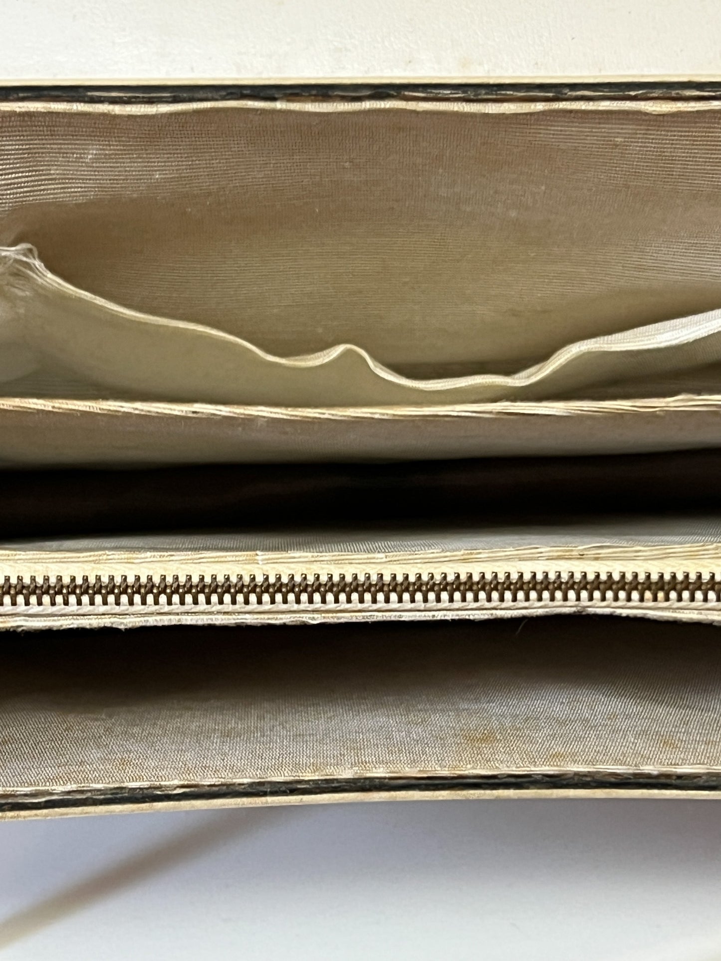 Sac Rigide Vintage Cuir Blanc Crème - 3 Soufflets Intérieurs - Fermoir Doré