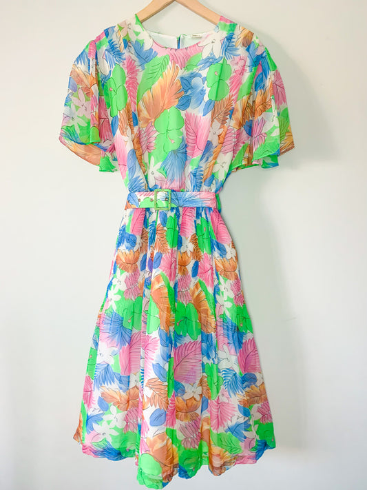 Robe midi élégante et colorée motifs fleurs vintage