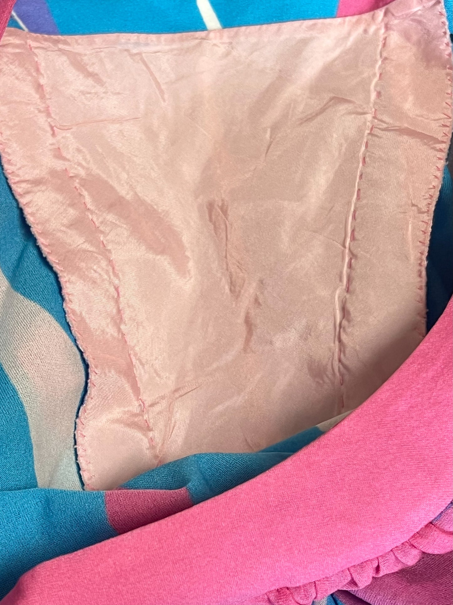 Maxi Robe Vintage Années 70 à Volants Bleue et Rose– Imprimé Abstrait – Taille 40/42 (L)