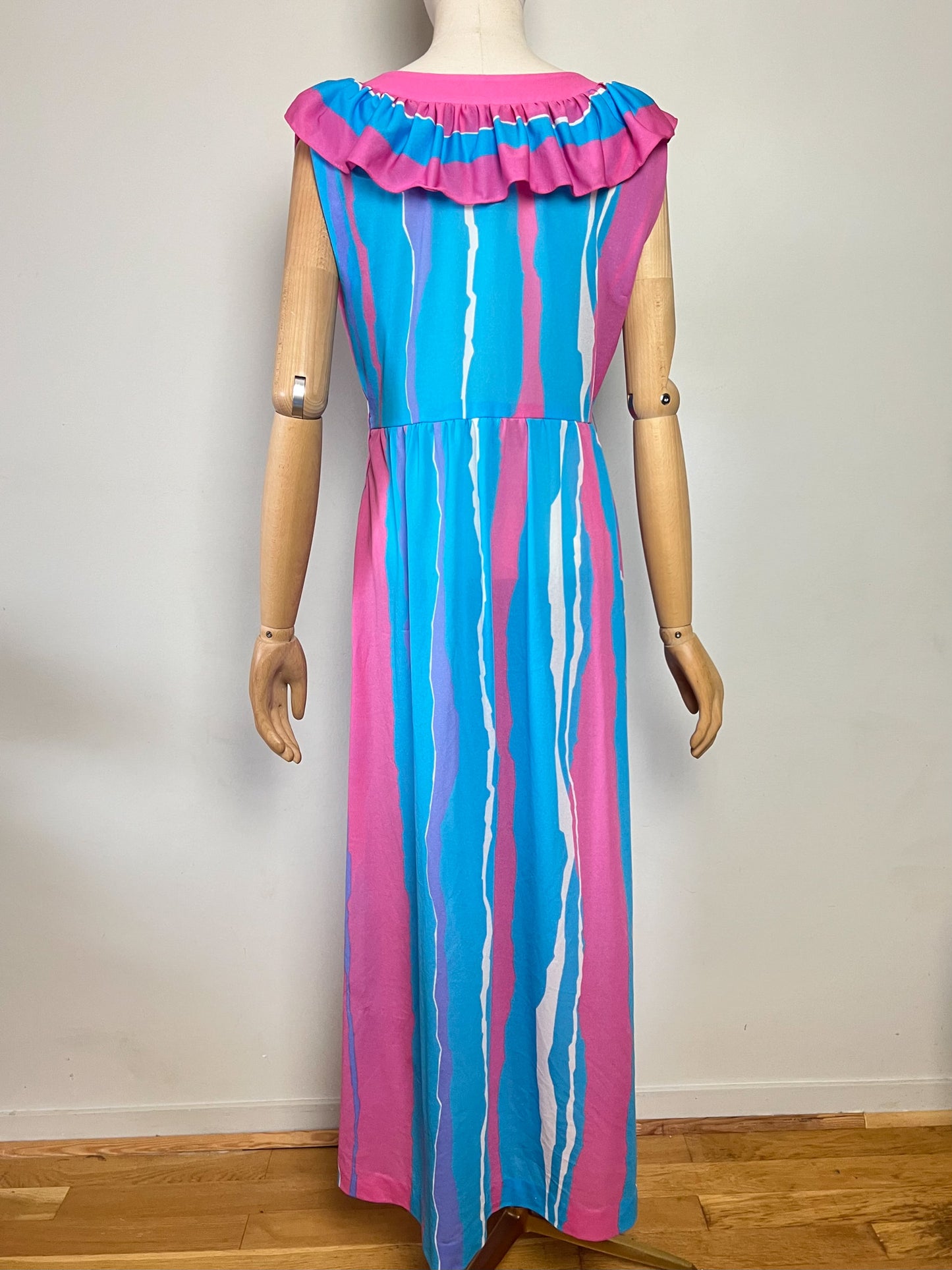 Maxi Robe Vintage Années 70 à Volants Bleue et Rose– Imprimé Abstrait – Taille 40/42 (L)