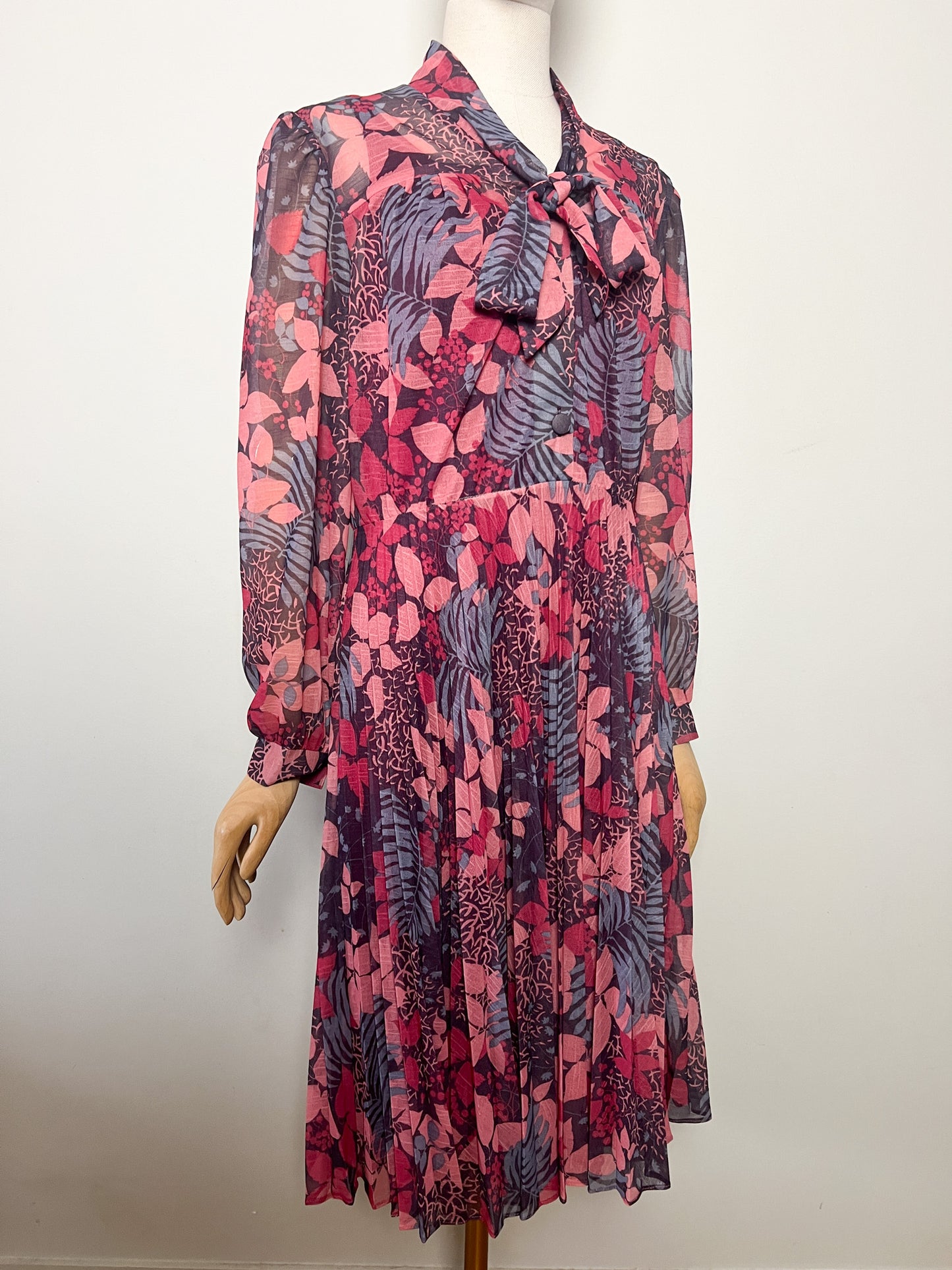 Robe Vintage Midi Plissée - Col Lavallière / Cravate - T. 36 - Imprimé Rétro Chaud