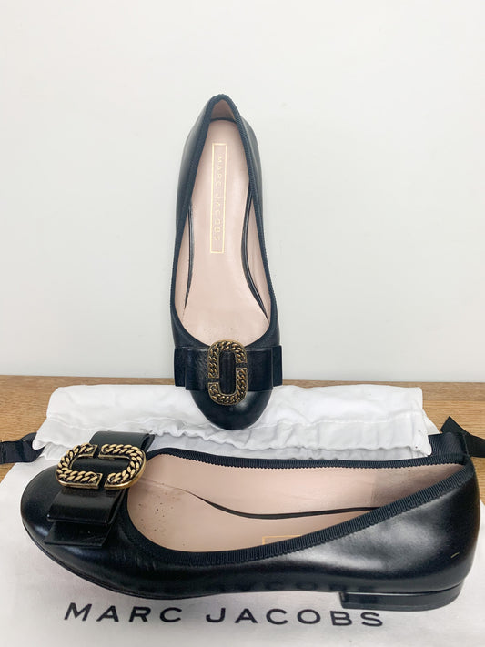 Ballerines Plates MARC JACOBS en Cuir Noir - Détail Boucle Dorée - T. 36