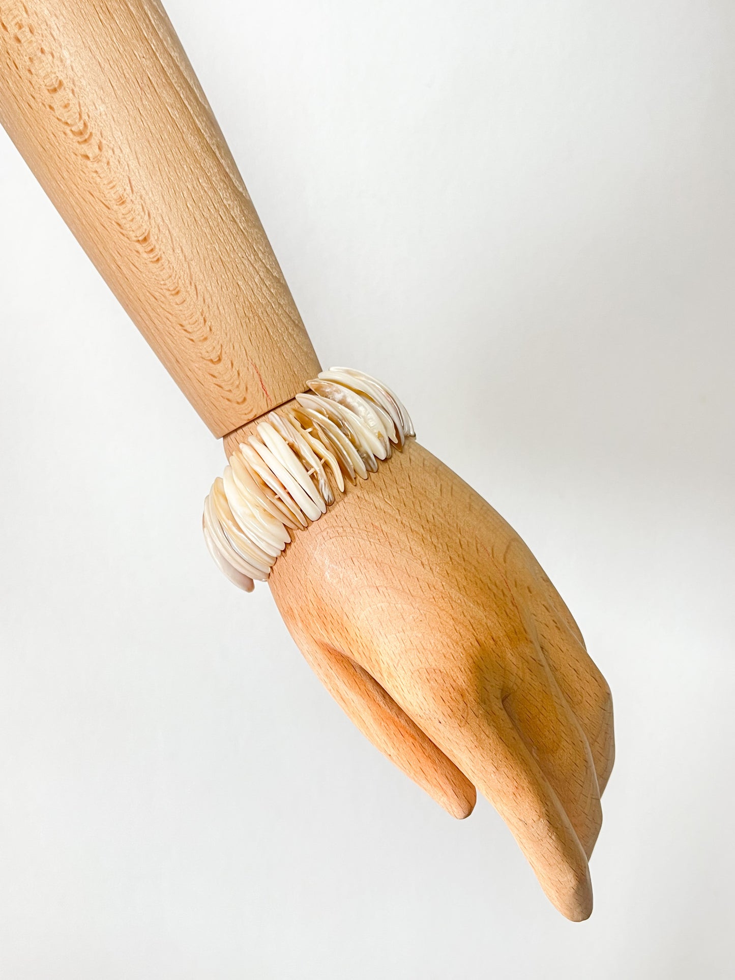 Bracelet Manchette Vintage Années 80 90 en Nacre Naturelle – Style Boho-Chic – Élastique