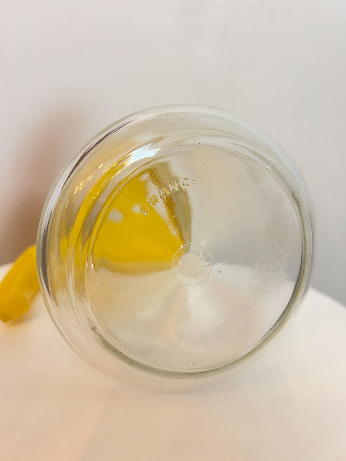 Pichet / Carafe Vintage Années 70 Verre & Plastique Jaune – Style Pop – Made in France