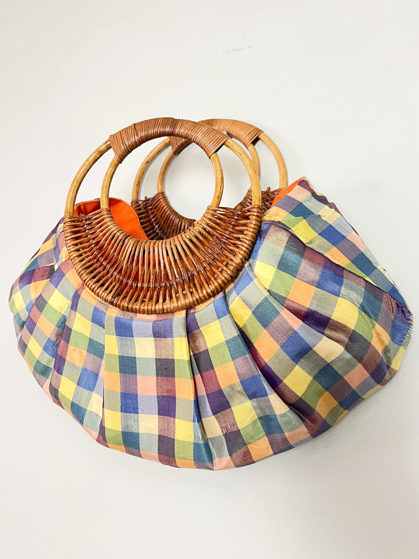 Sac à Main Vintage Esprit Madras Satiné – Anses Rondes Bois & Paille Tressée