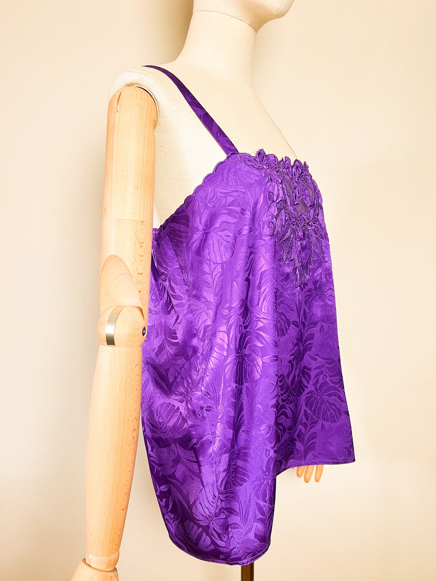 Débardeur Vintage Années 90 Violet en Tissu Damassé Feuillage & Découpes Ajourées – T36/38