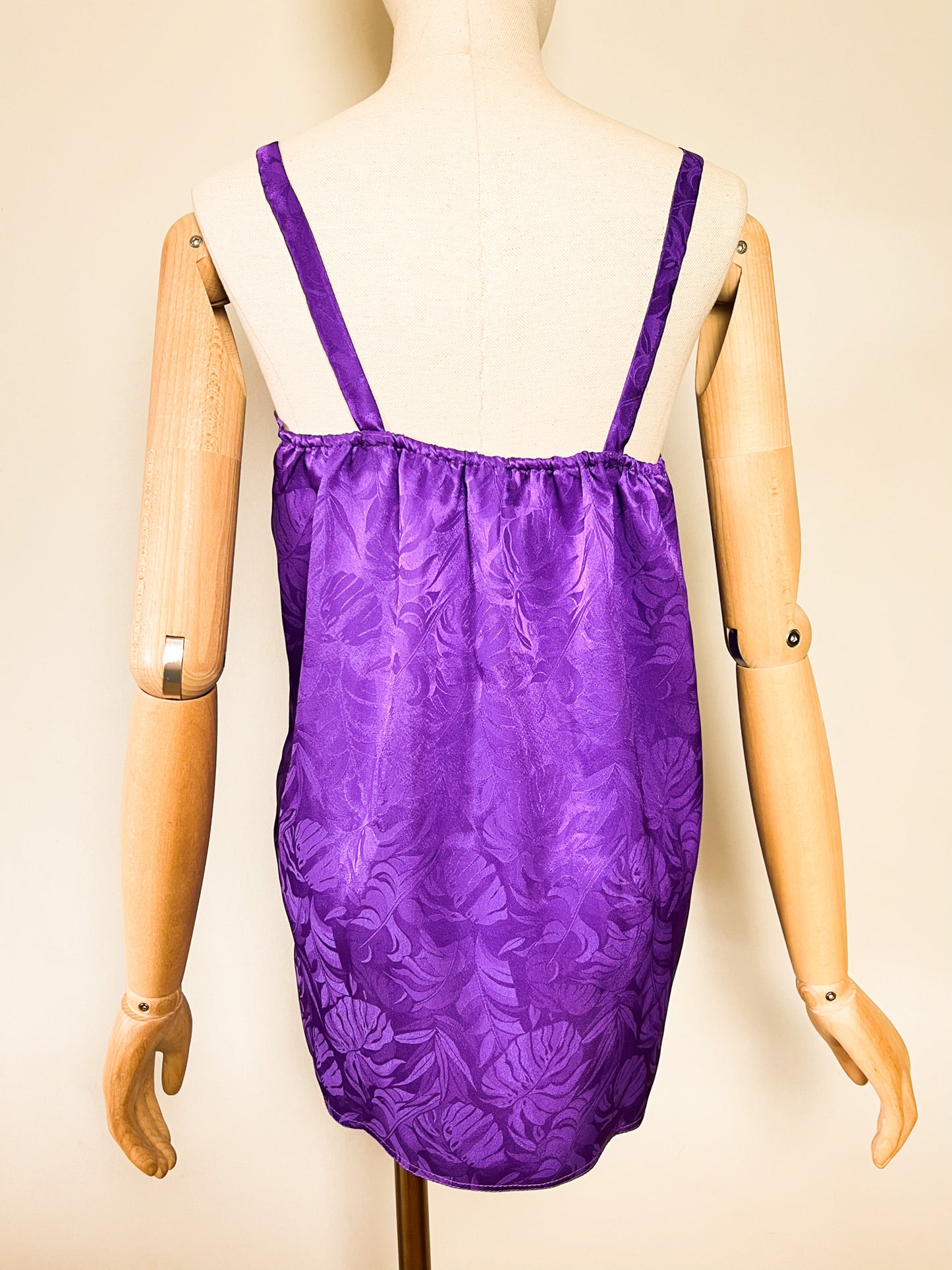 Débardeur Vintage Années 90 Violet en Tissu Damassé Feuillage & Découpes Ajourées – T36/38