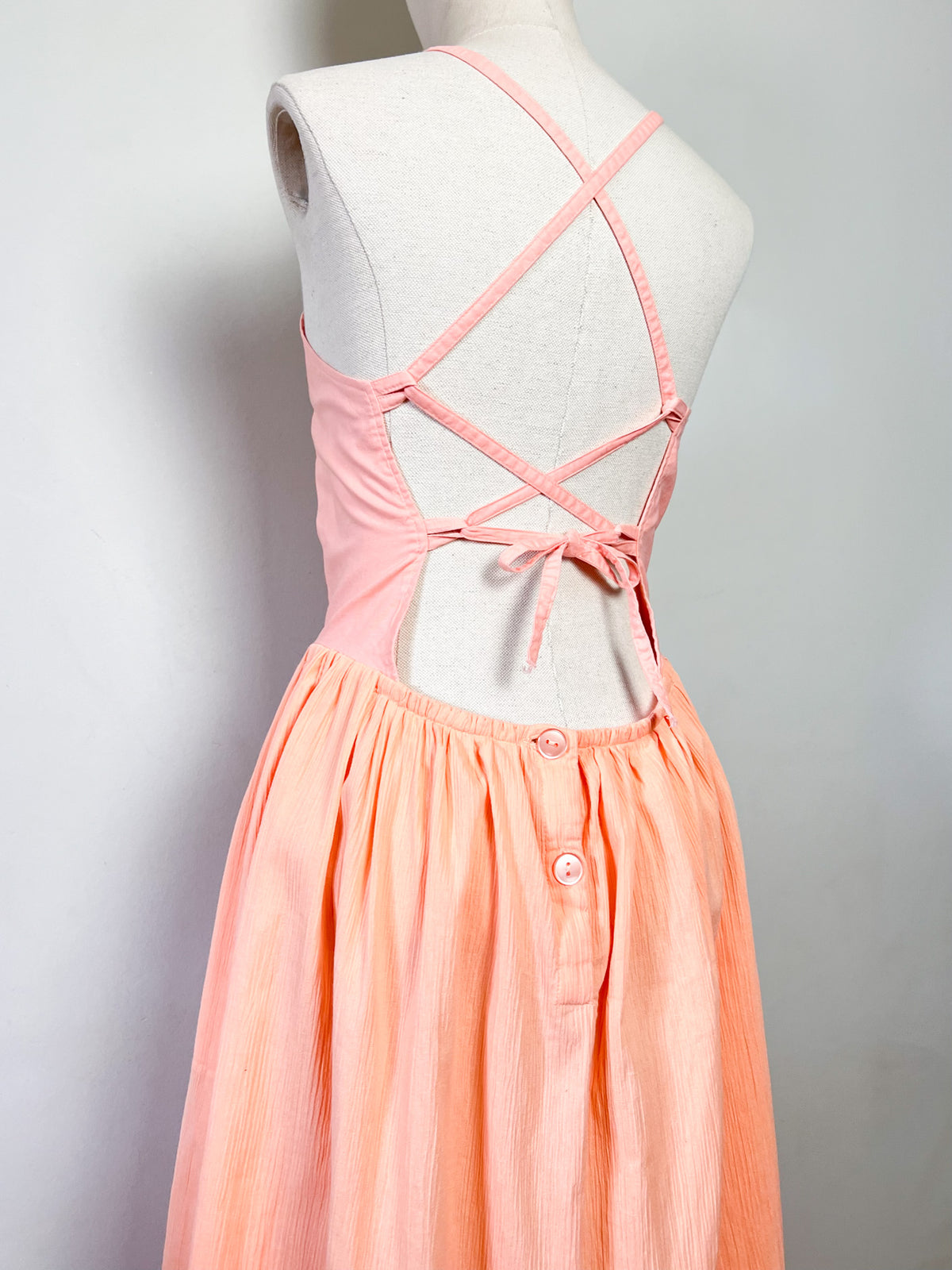 Robe midi Vintage Années 80 90 Abricot 100% Coton – Dos Nu Lacé– T34/36