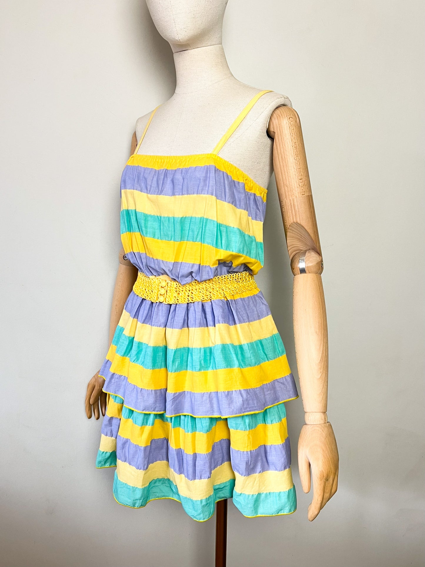 Robe Vintage Années 80 Rayures Pop & Volants – Deadstock Rémar Côte d'Azur – T38/40