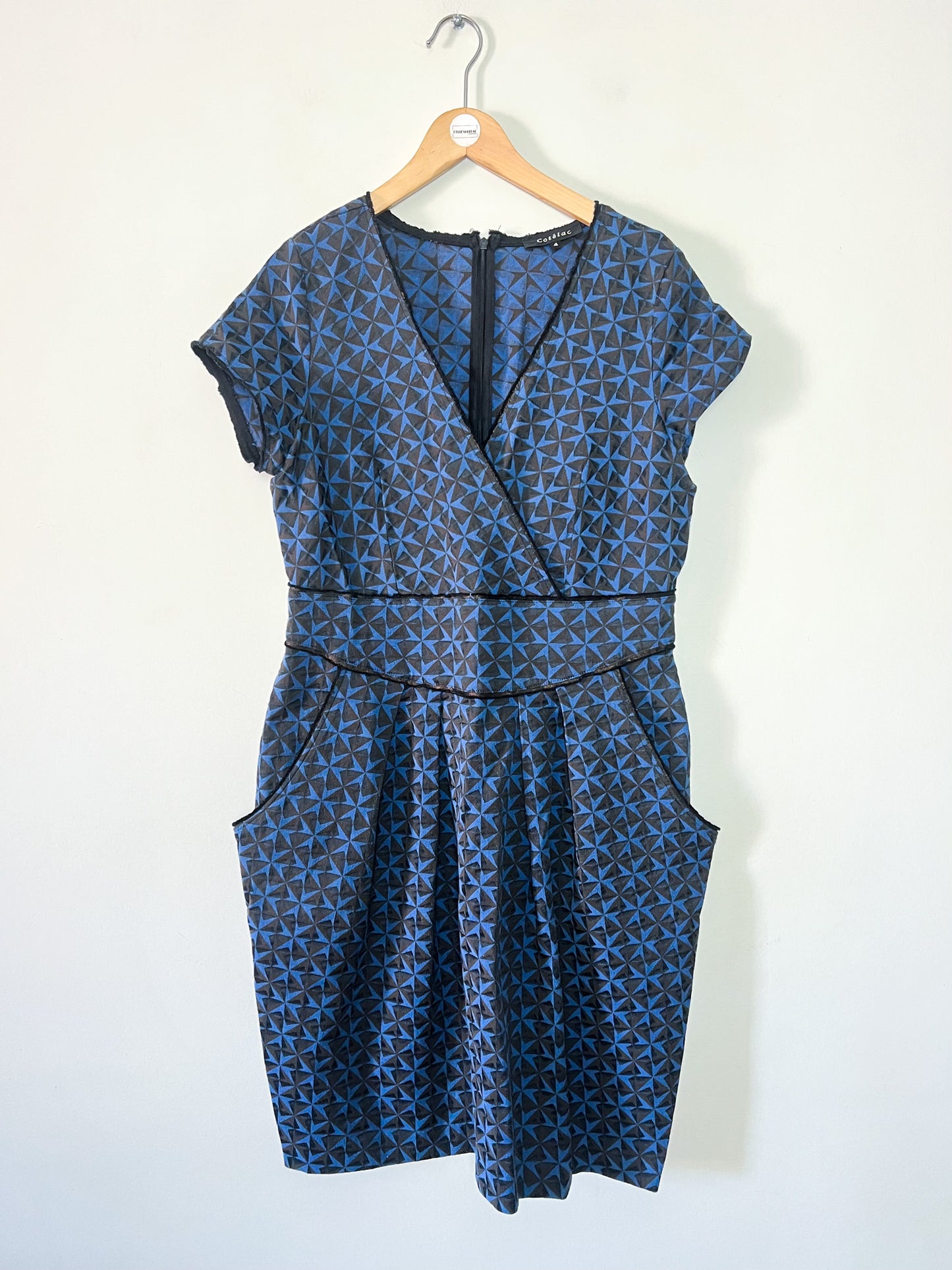 Robe Structurée Cotélac Chic Bleu & Noir – Décolleté V – Taille 42/44