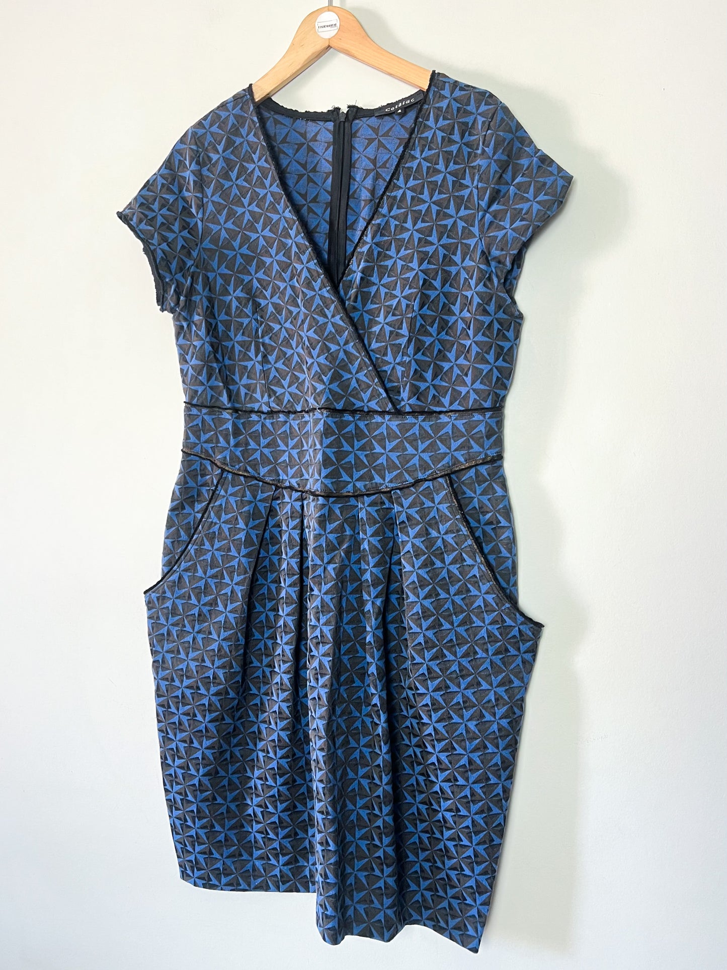 Robe Structurée Cotélac Chic Bleu & Noir – Décolleté V – Taille 42/44