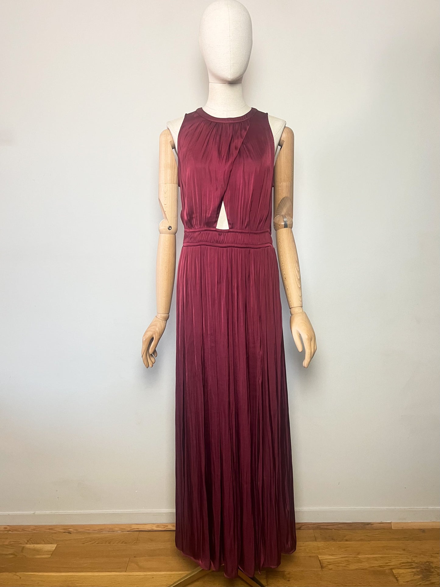 Robe Longue de Soirée IKKS Bordeaux – Découpe Asymétrique & Plis – T36/38