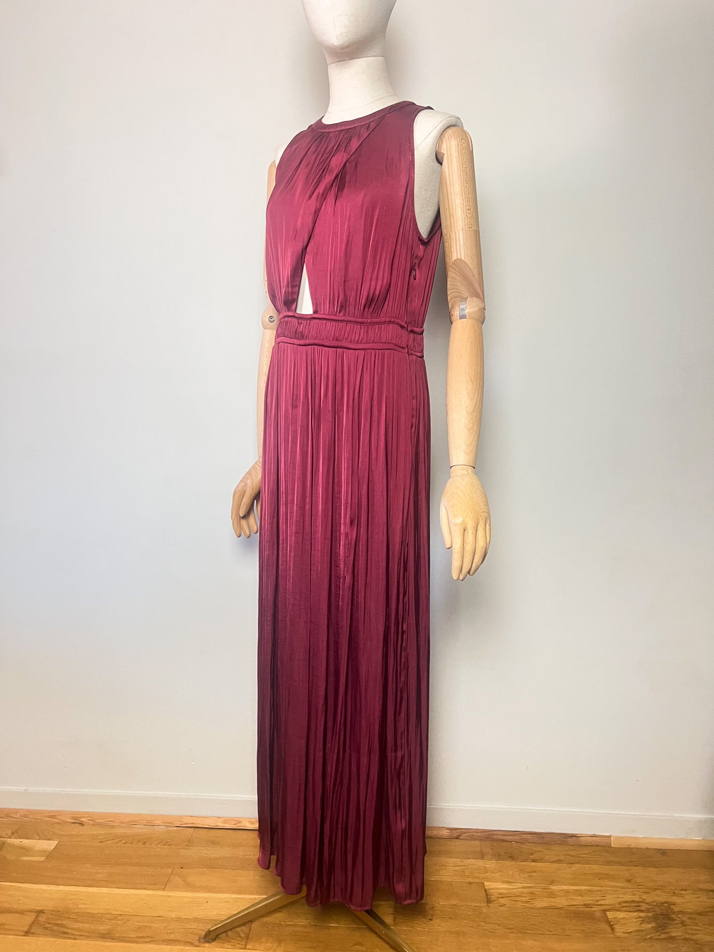 Robe Longue de Soirée IKKS Bordeaux – Découpe Asymétrique & Plis – T36/38