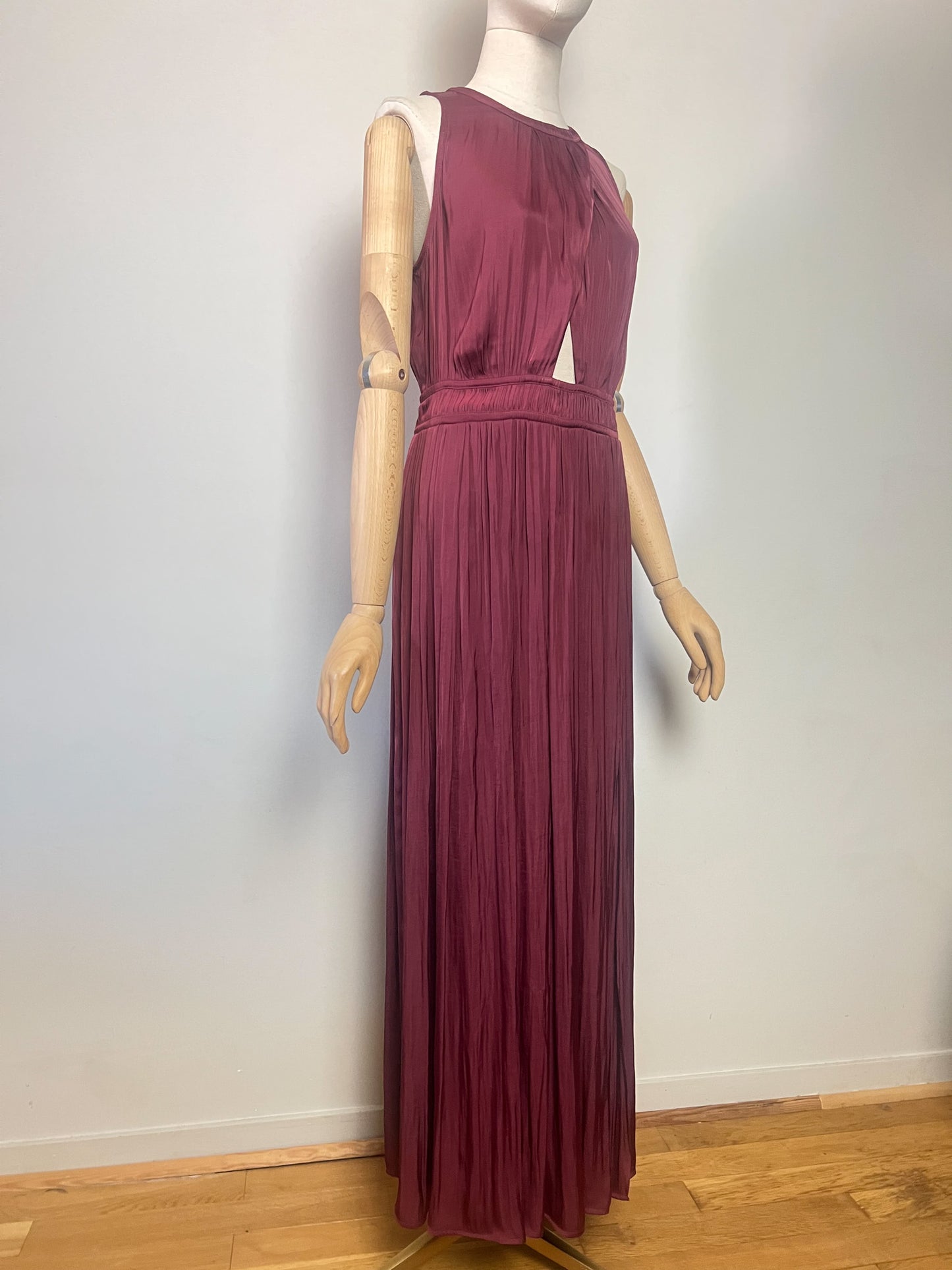 Robe Longue de Soirée IKKS Bordeaux – Découpe Asymétrique & Plis – T36/38