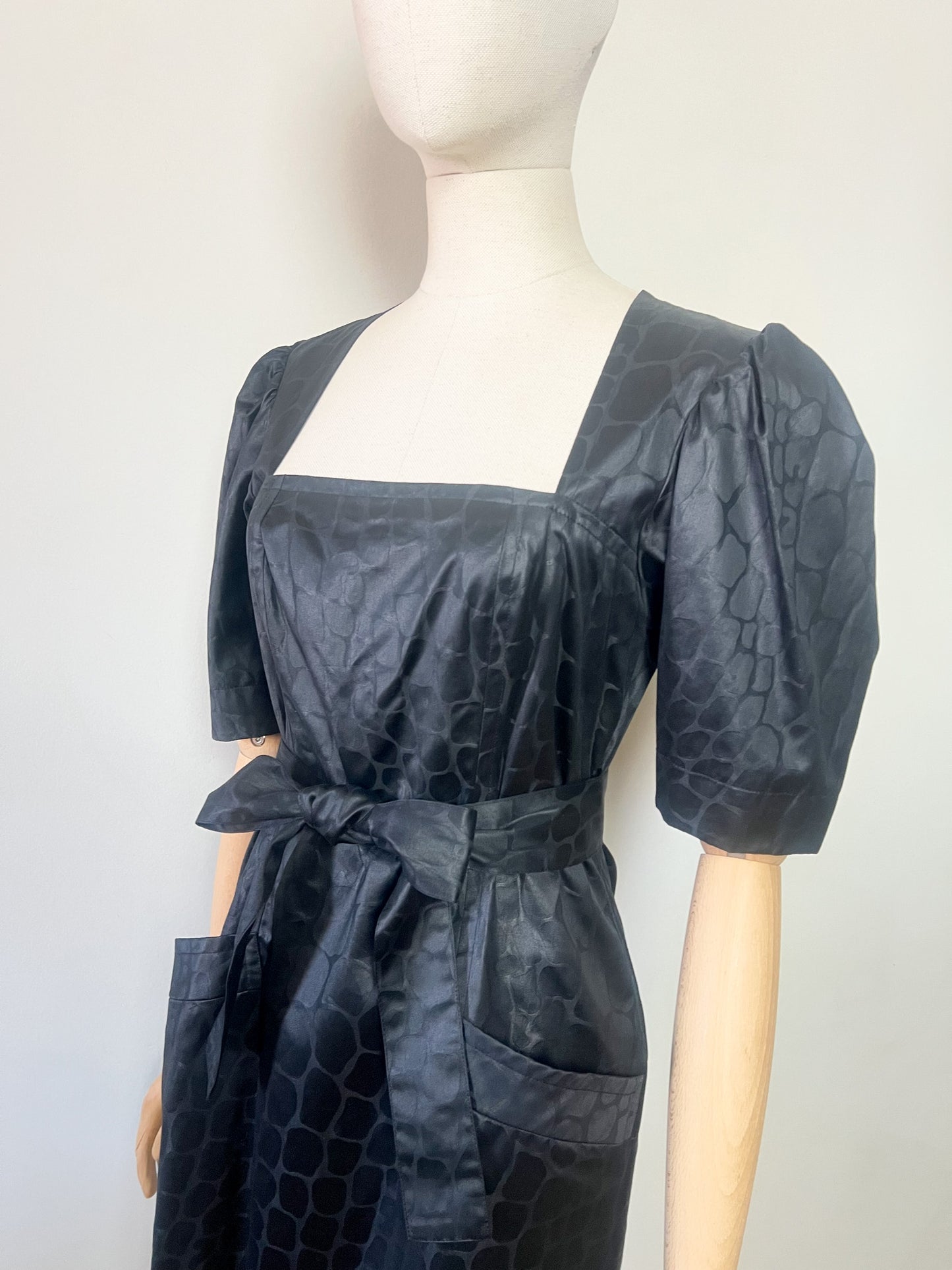 Robe Fourreau Vintage Yves Saint Laurent Variations 1987 Damassée – T36/38