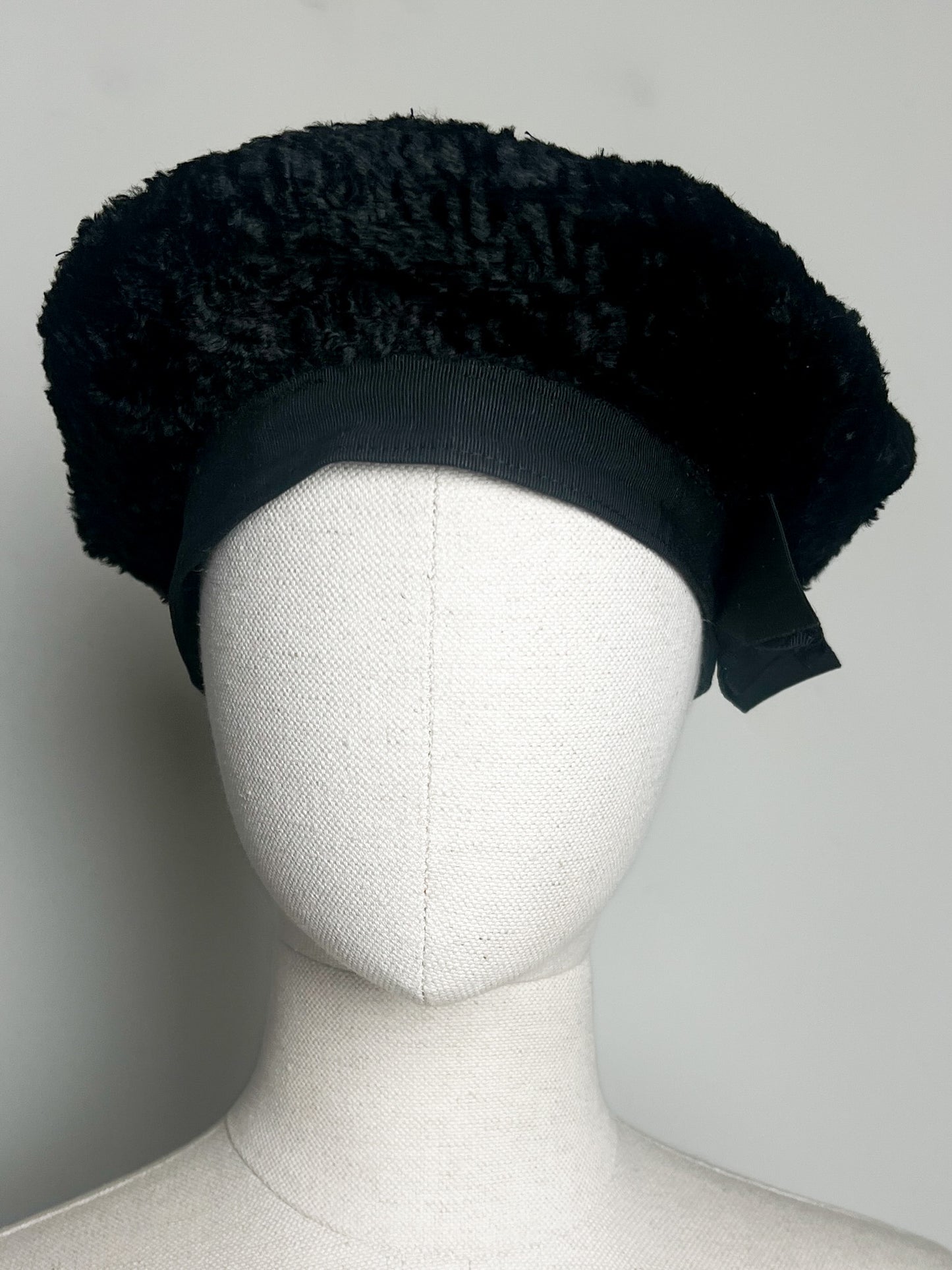 Chapeau béret laine noir petit nœud plat vintage