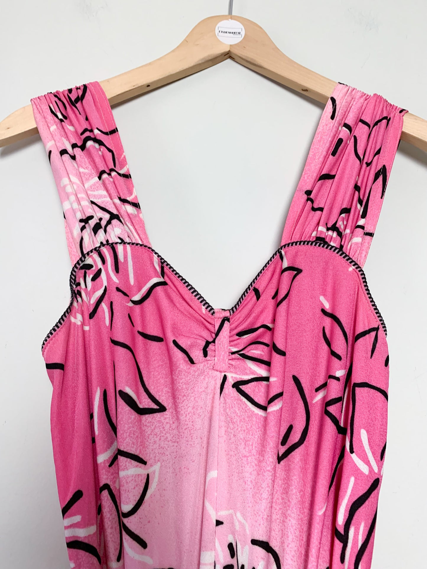 Robe vintage années 80 rose à imprimé floral stylisé #robes #vintage