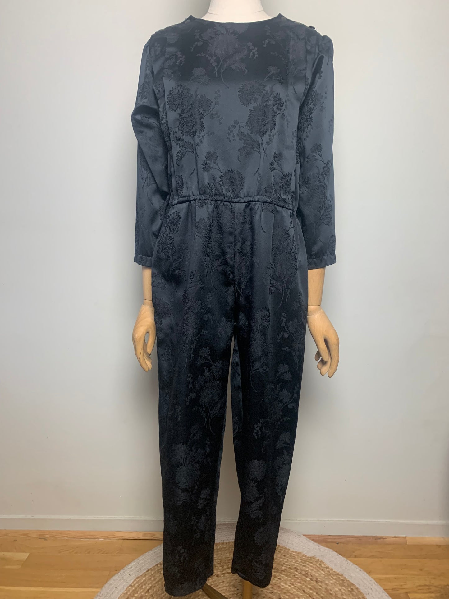 Combi-pantalon fluide noir sur imprimée fleurs vintage Marely’s